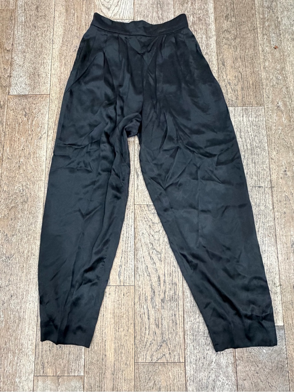 Tahari 100% Silk Black Dress Pants Trousers Pleat Sheen Fluid Relaxed Sz 4